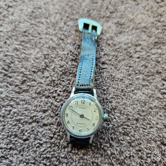 old Timex watch - Picture 5 of 8